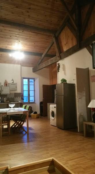 Espace salle a manger et cuisine en Gironde